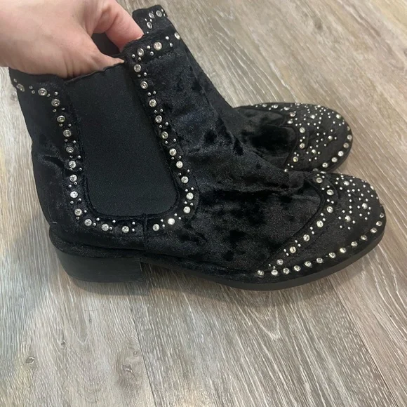 SUPER SALE 💥JEFFREY CAMPBELL RUNWAY Black Studded Ankle Boots - Picture 2 of 7